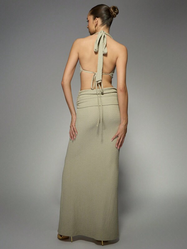Missguided MISSGUIDED Elegant Cut-Out Halter Neck Textured Ring Detail Maxi Dress