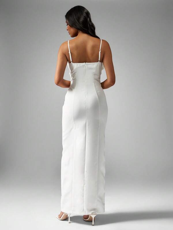 Missguided MISSGUIDED Elegant Cut-Out Two-Piece Structured Maxi Dress With Rose Applique Detail