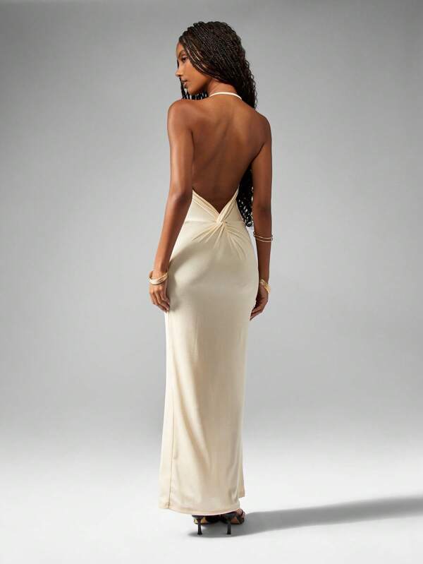 Missguided MISSGUIDED Elegant Halter Neck Backless Maxi Dress