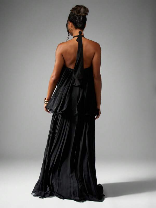 Missguided MISSGUIDED Elegant Halter Neck Pleated Tiered Maxi Dress
