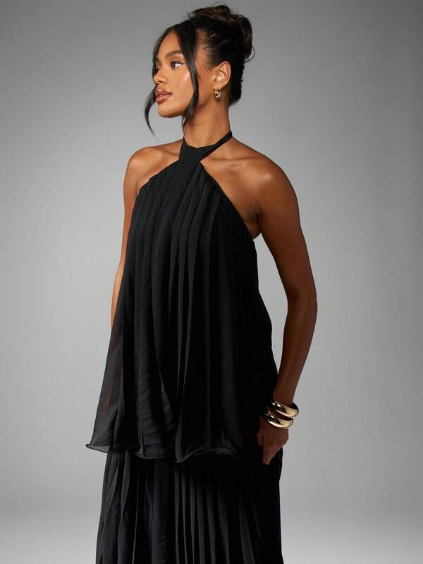 Missguided MISSGUIDED Elegant Halter Neck Pleated Tiered Maxi Dress