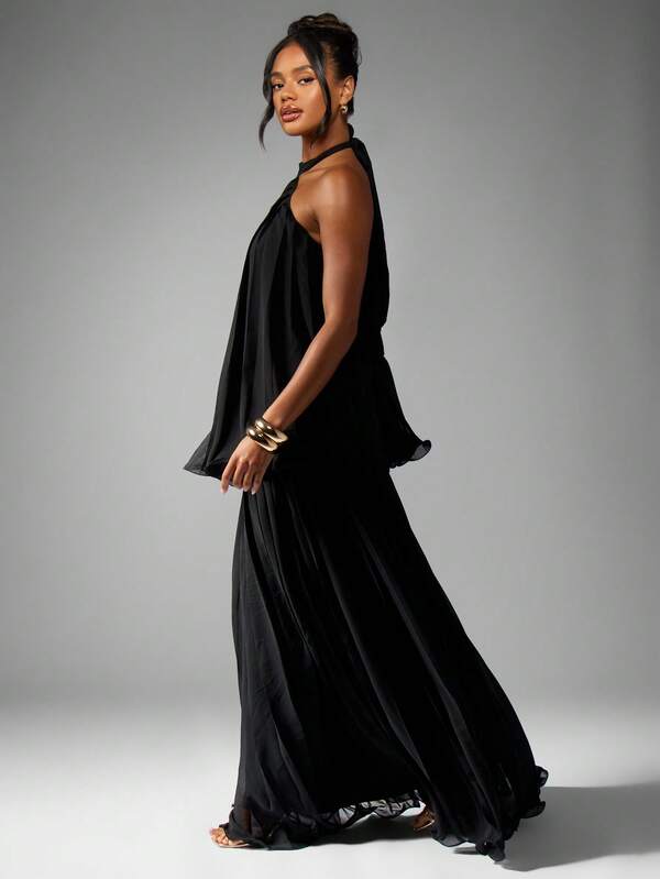 Missguided MISSGUIDED Elegant Halter Neck Pleated Tiered Maxi Dress