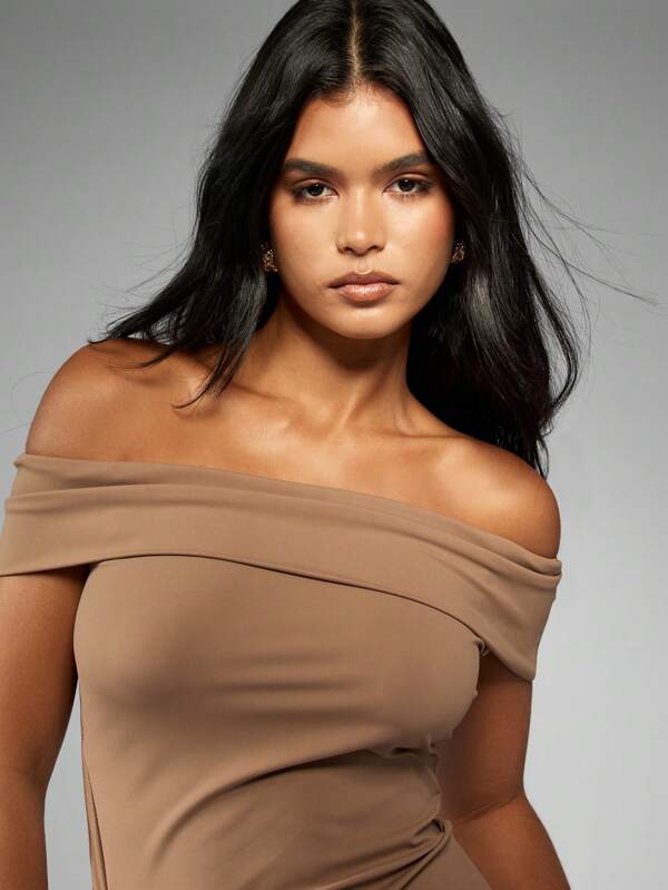 Missguided MISSGUIDED Elegant Off-Shoulder Bodycon Maxi Dress With Split Ruffle Detail