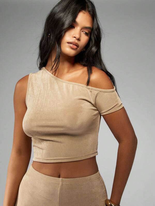 Missguided MISSGUIDED Elegant One-Shoulder Capri Length Two-Piece Outfit