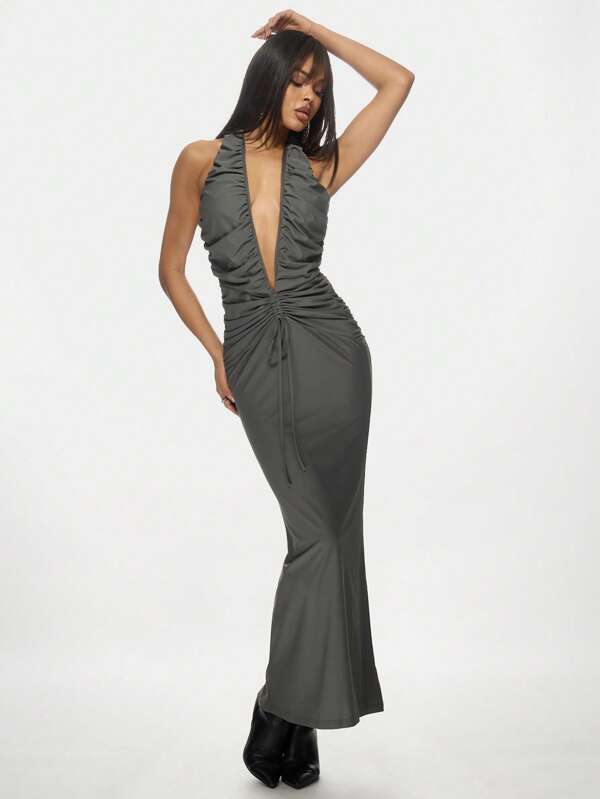 missguided MISSGUIDED Elegant Ruched Deep Plunge Halter Neck Mermaid Maxi Dress