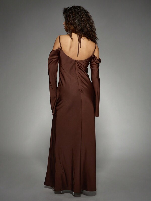 Missguided MISSGUIDED Elegant Satin Off-Shoulder Maxi Dress With Side Slit Ruched Waist