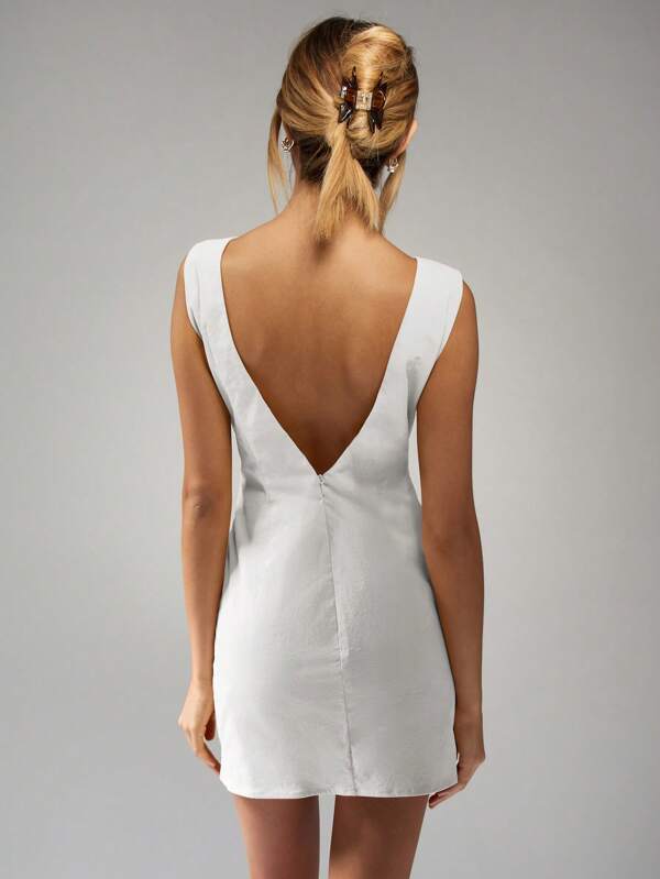Missguided MISSGUIDED Elegant Sleeveless Bodycon Mini Dress Features V Back Design