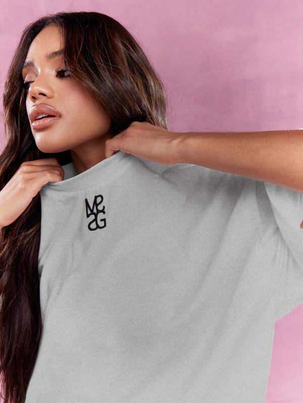 Missguided MISSGUIDED Embroidered Logo Crew Neck Oversized T-Shirt