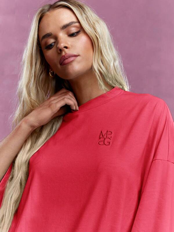 Missguided MISSGUIDED Embroidered Logo Drop Shoulder Oversized Crew Neck T-Shirt