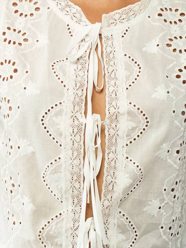 Missguided MISSGUIDED Eyelet Lace Vest With Front Tie Detail