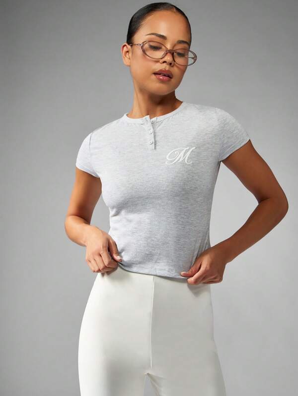 missguided MISSGUIDED Fitted Crop T Shirt With Henley Button Placket