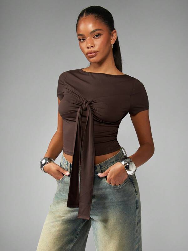 missguided MISSGUIDED Fitted Short Sleeve Crop Top With Front Tie Detail