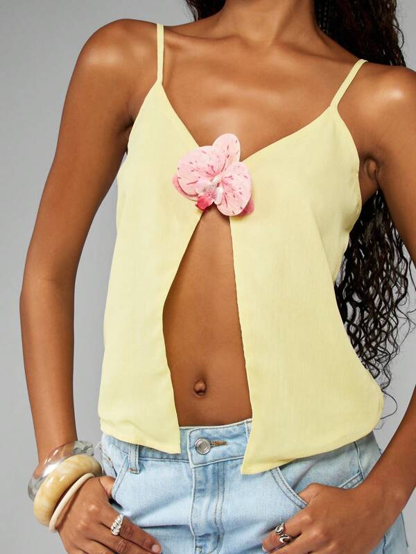 Missguided MISSGUIDED Floral Accent Sleeveless Cami Top With Butterfly Detail