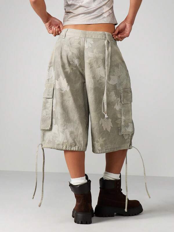 Missguided MISSGUIDED Floral Cargo Bermuda Shorts With Wide Leg