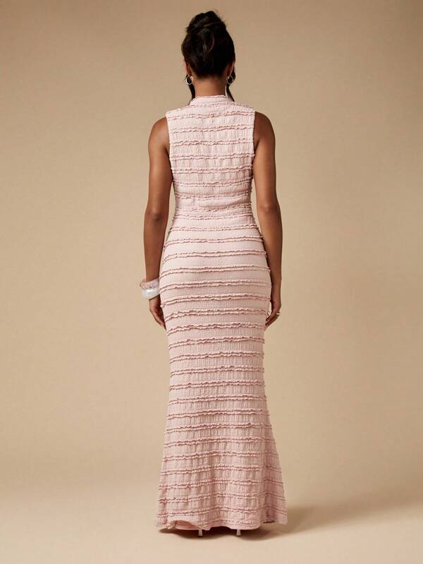 Missguided MISSGUIDED Form Fitting Textured Maxi Dress With Neck Tie Detail