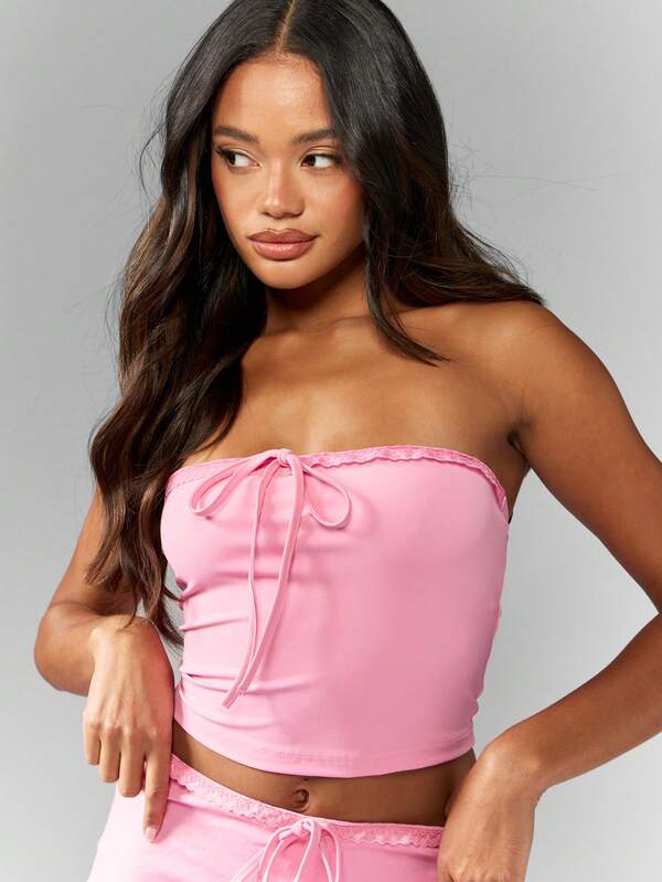 Missguided MISSGUIDED Halter Neck Bandeau Crop Top With Lace Trim