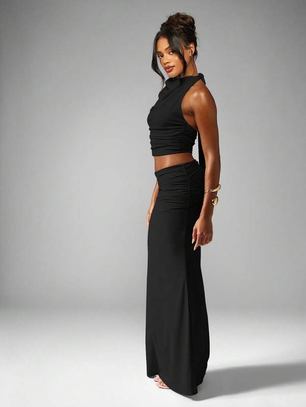 Missguided MISSGUIDED Halter Neck Crop Top And Maxi Skirt Co Ord