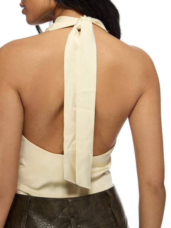 Missguided MISSGUIDED Halter Neck Crop Top With Cross Front Design