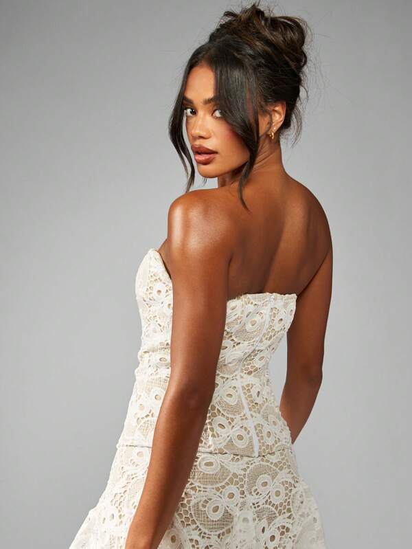 Missguided MISSGUIDED Handcrafted Broderie Anglaise Strapless Ruffle Hem Corset Bustier Top
