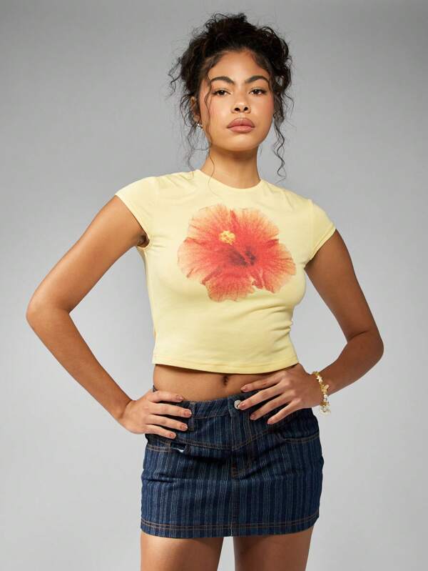 missguided MISSGUIDED Hibiscus Flower Print Fitted Crop Top Short Sleeve T-Shirt