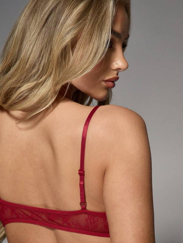 Missguided MISSGUIDED Lace Bralette With Triangle Cut And Front Closure