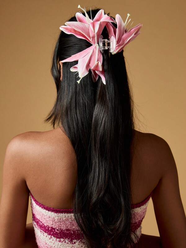 Missguided MISSGUIDED Large Lily Flower Hair Clip With Pearl Center