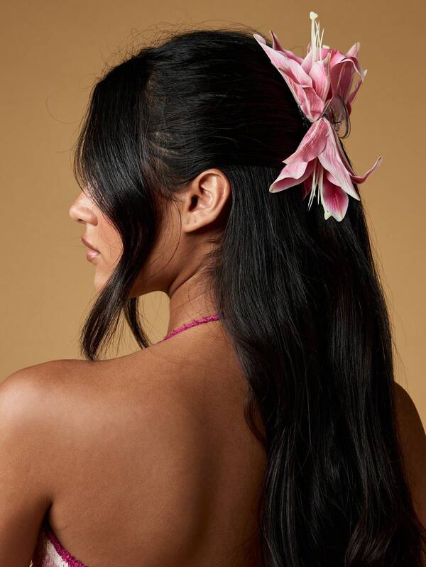 Missguided MISSGUIDED Large Lily Flower Hair Clip With Pearl Center