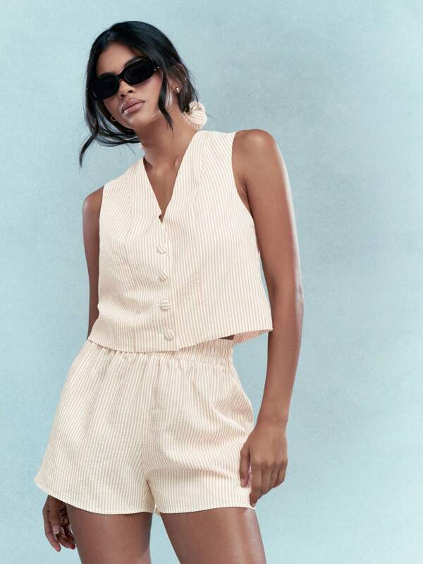 missguided MISSGUIDED Lightweight Stripe Boxy Vest And High-Rise Shorts Outfit