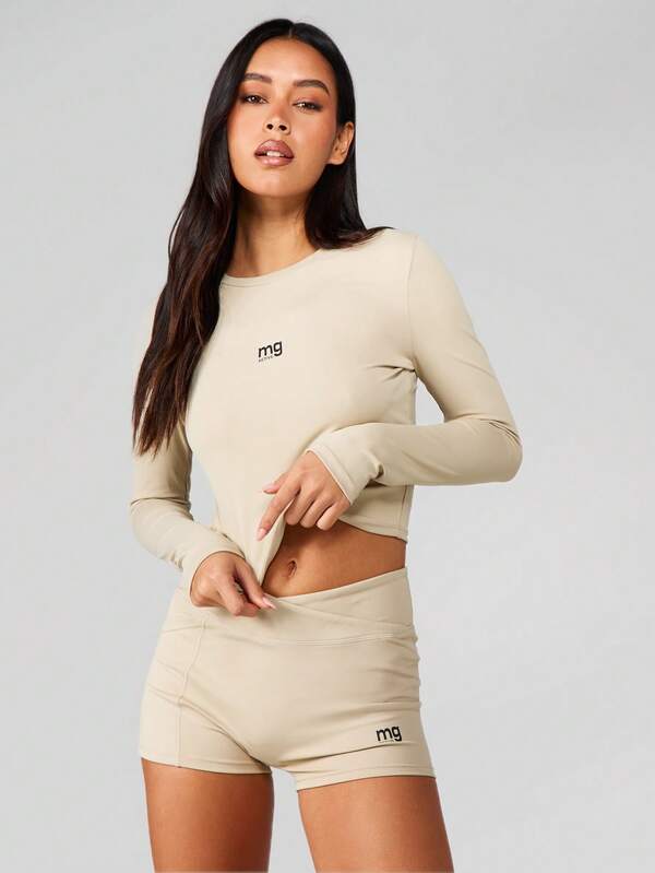 missguided MISSGUIDED Long Sleeved Crop Top With High Rise Shorts Set