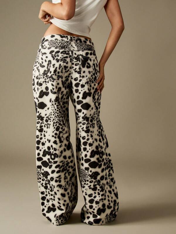 Missguided MISSGUIDED Mid Rise Baggy Animal Print Jeans