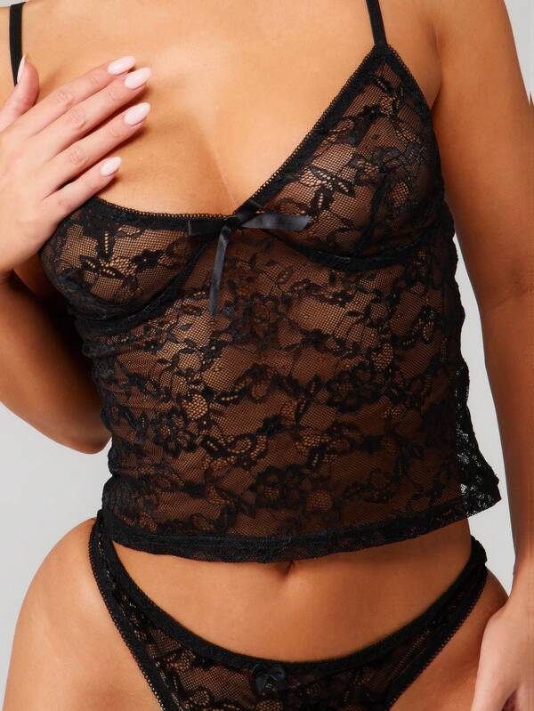 Missguided MISSGUIDED Lace Bra And Panty Set