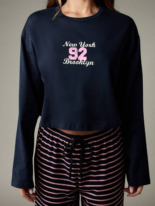 Missguided MISSGUIDED Navy Cropped Sweatshirt With Varsity Text Print