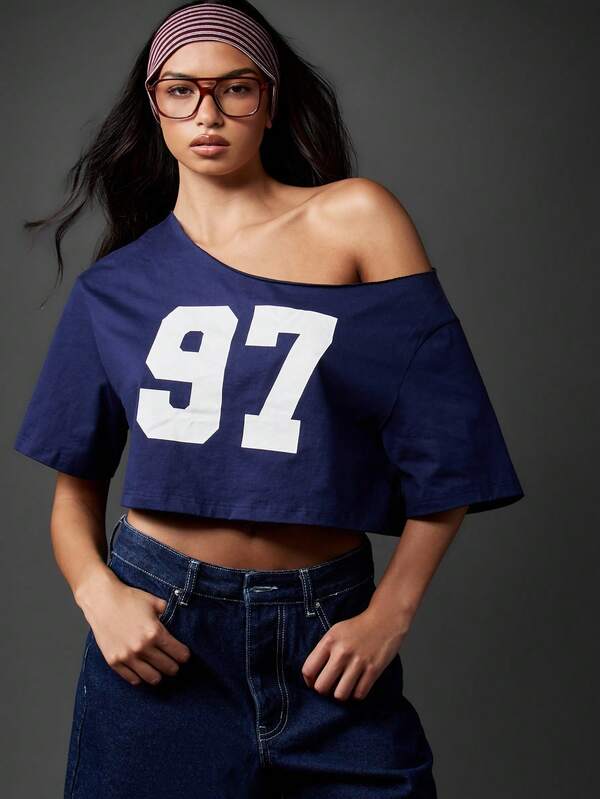 Missguided MISSGUIDED Off Shoulder Cropped Jersey T-Shirt With Varsity Number Print