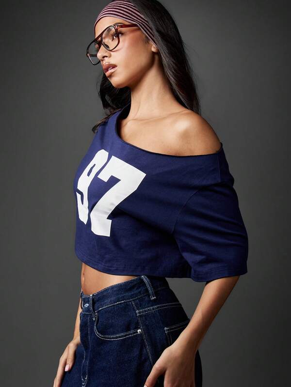 Missguided MISSGUIDED Off Shoulder Cropped Jersey T-Shirt With Varsity Number Print