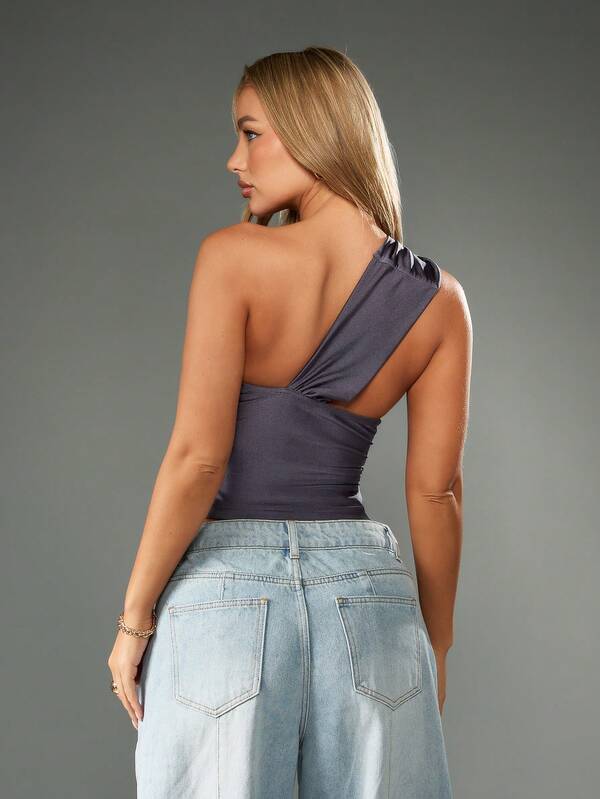 Missguided MISSGUIDED One Shoulder Satin Top With Chain Detail
