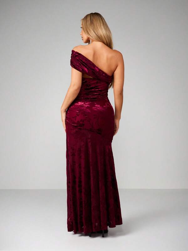 Missguided MISSGUIDED One Shoulder Velvet Maxi With Split