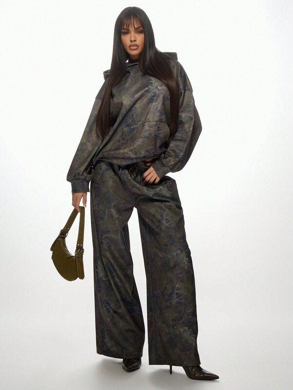 Missguided MISSGUIDED Oversized Camouflage Pullover Sweatshirt With Centre Pocket