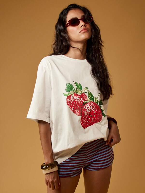 missguided MISSGUIDED Oversized Cotton Strawberry Print Fruit Graphic T-Shirt