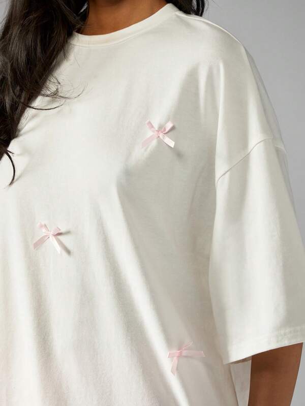 Missguided MISSGUIDED Oversized Cotton T-Shirt With Soft Stretch And Pink Bow Detail