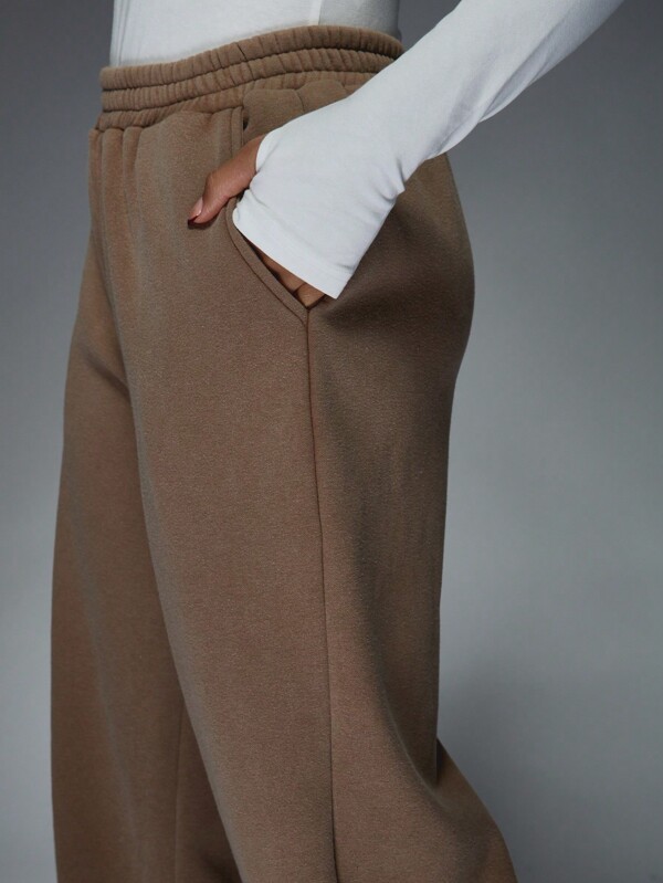 Missguided MISSGUIDED Oversized Cozy Fleece Sweatpants With Side Pockets