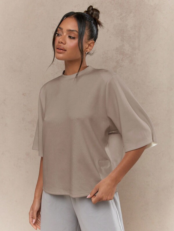 Missguided MISSGUIDED Oversized Drop Shoulder T Shirt With Relaxed Fit