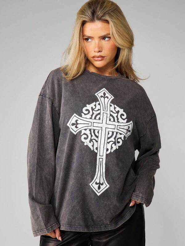 missguided MISSGUIDED Oversized Long Sleeve Cross Graphic Tee