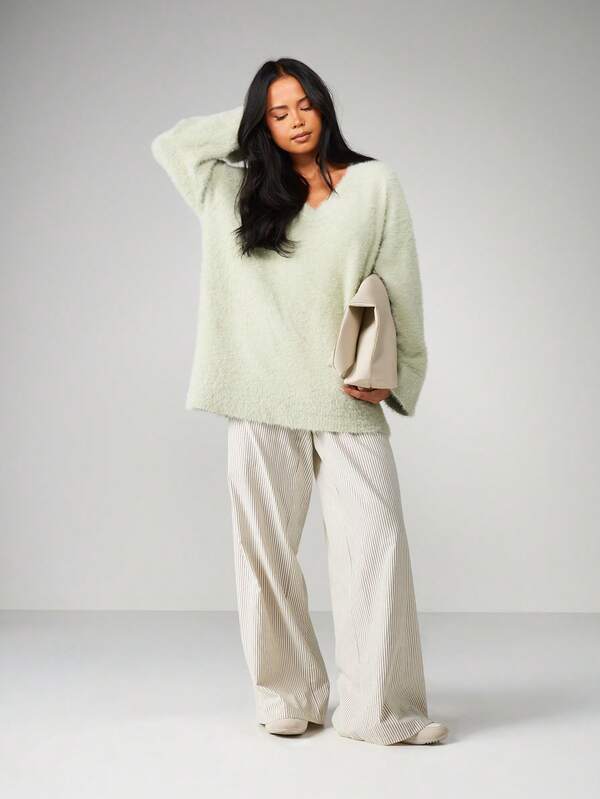 Missguided MISSGUIDED Oversized V Neck Fuzzy Knit Sweater