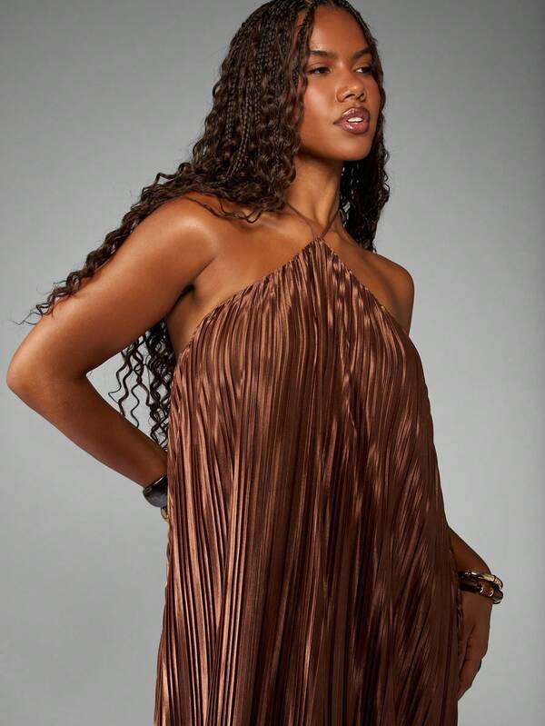 Missguided MISSGUIDED Pleated Halter Maxi Dress With Ruffle Hem