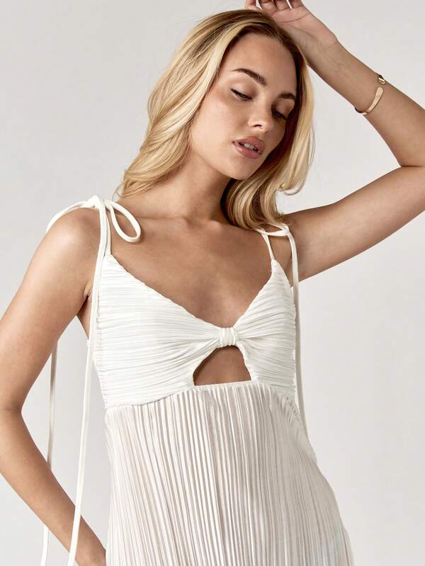 Missguided MISSGUIDED Pleated Maxi Dress With Cutout Detail And Tie Shoulders
