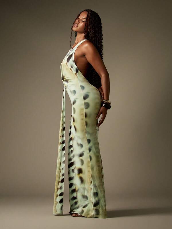 Missguided MISSGUIDED Plunge Halter Neck Maxi Dress With Front Wire Detail