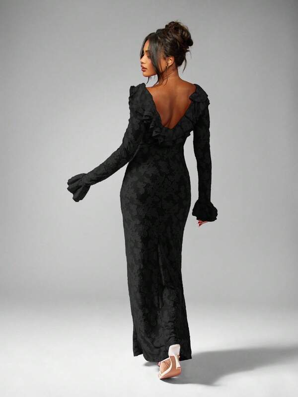 Missguided MISSGUIDED Plunge Neck Maxi Dress With Ruffle Details And Bell Sleeves