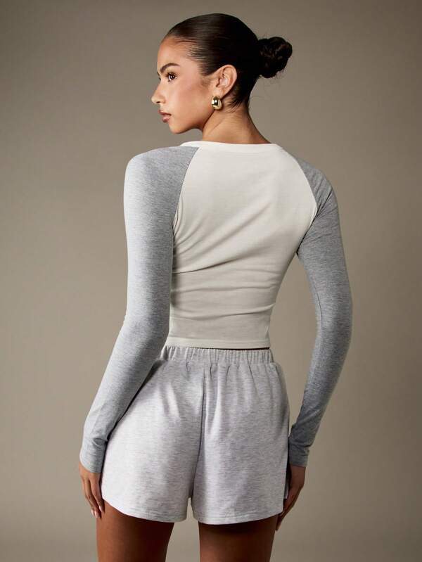 Missguided MISSGUIDED Raglan Sleeve Henley Crop Top With Slim Fit