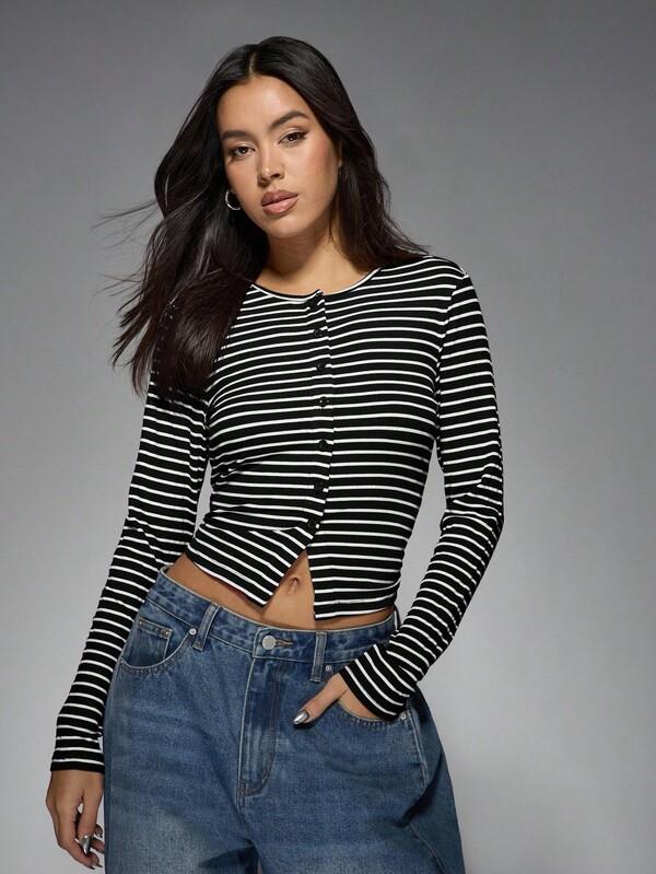 missguided MISSGUIDED Ribbed Knit Striped Button Front Crop Top