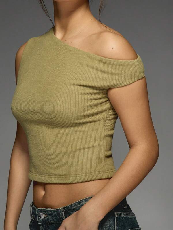 Missguided MISSGUIDED Ribbed One Shoulder Crop Top With Asymmetric Design